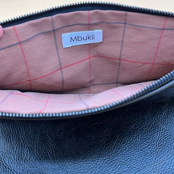 Mbukii Folded Pouch Clutch - Picture 4 of 11